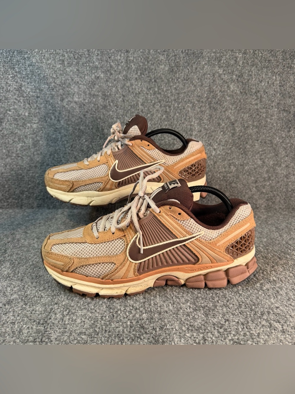 Nike Zoom Vomero 5 Dusted Clay Running Shoes Men’s 9 Brown Tan HF1553-200